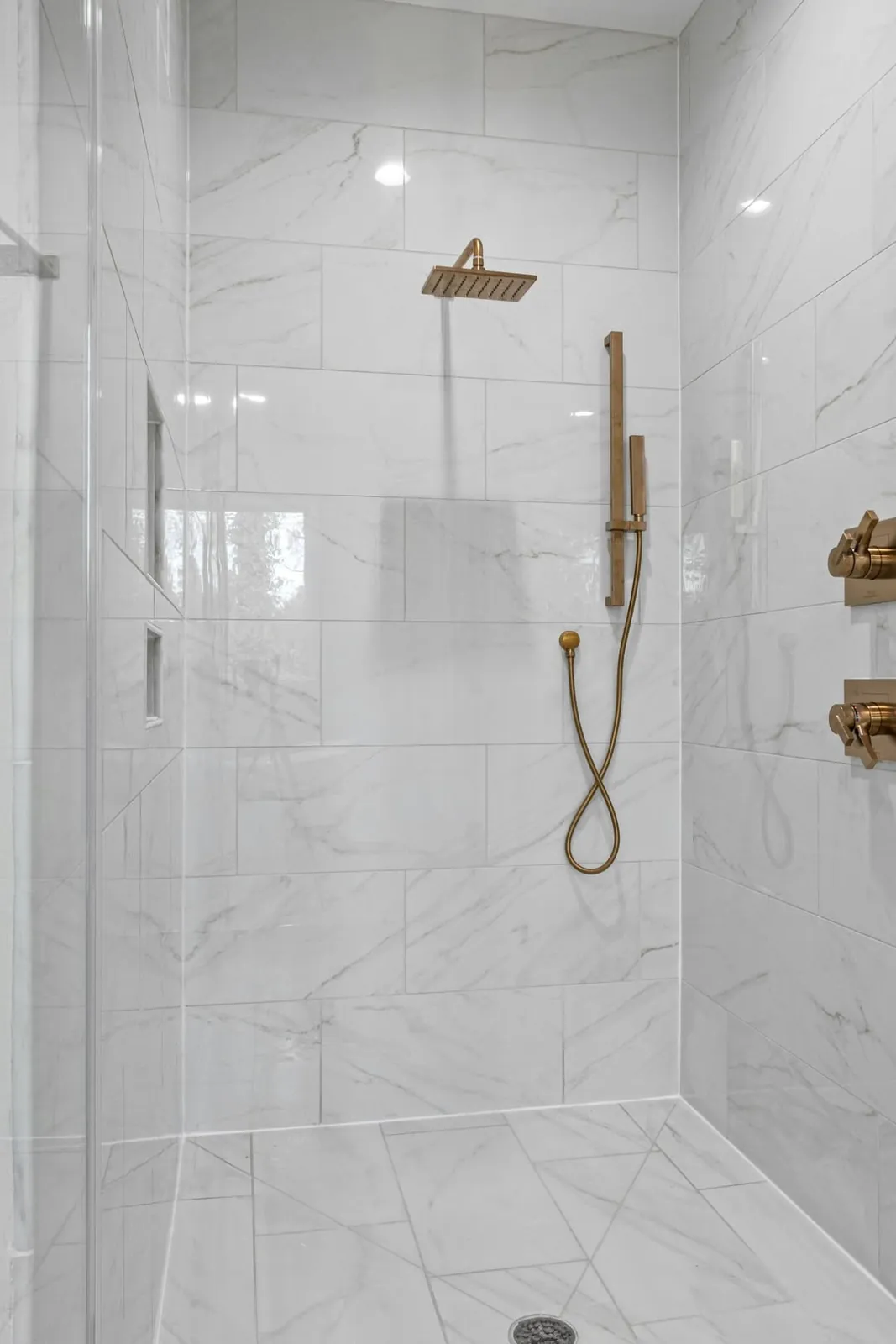 cambiar una bañera por un plato de ducha