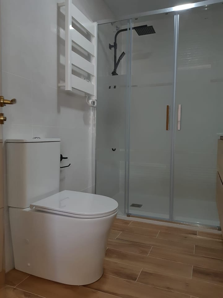 instalación Rápida de Plato de Ducha en Madrid